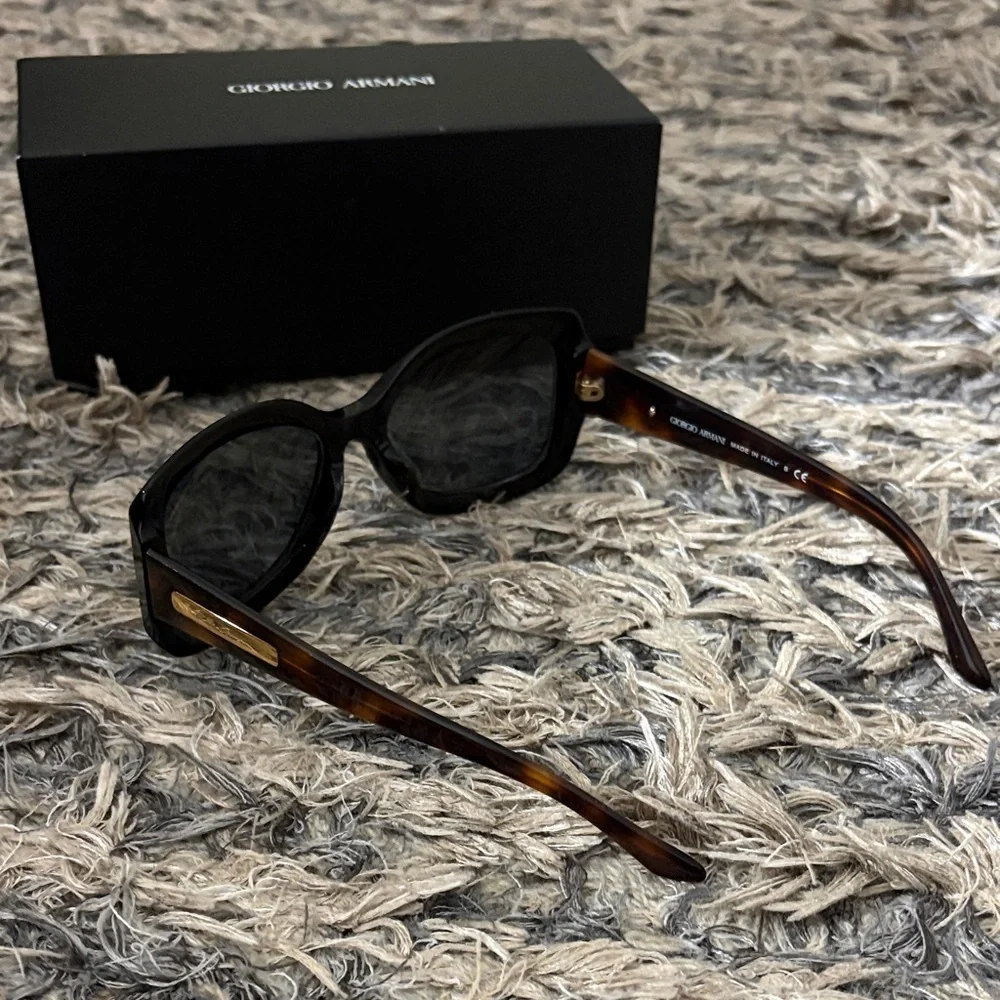 Giorgio Armani AR8002-F Black Tortoise Square Sunglasses Full Set